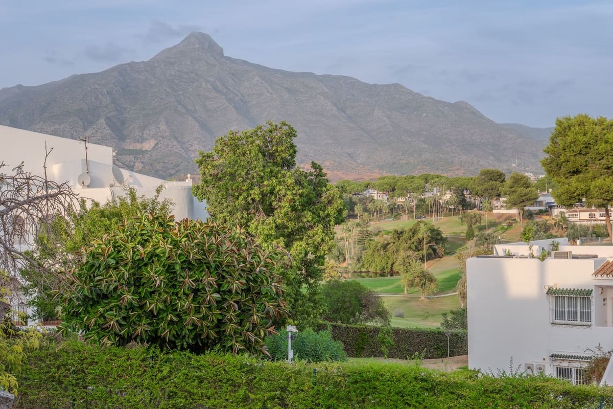 6 bedroom Villa for sale in Nueva Andalucia with pool garage - € 7,500,000 (Ref: 9707796)