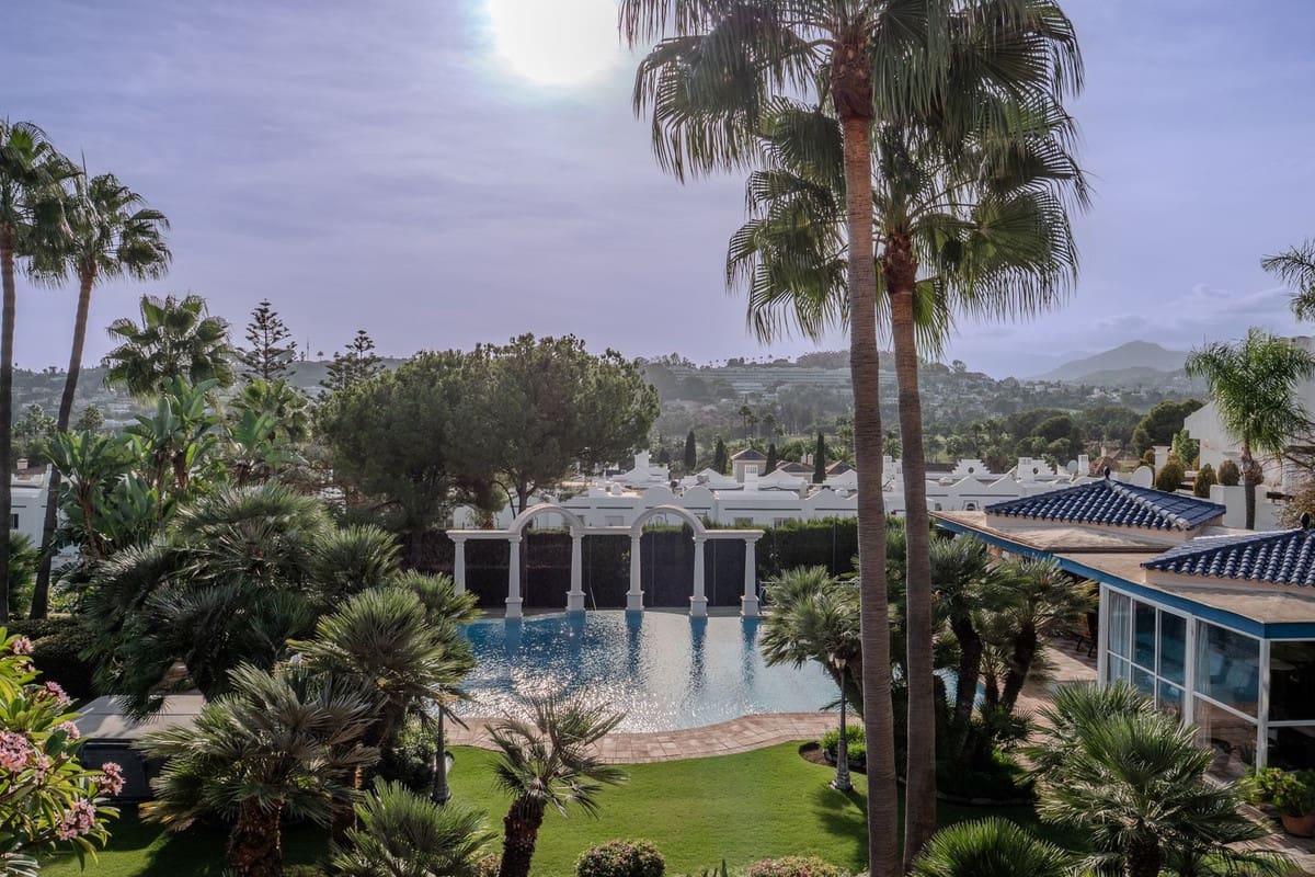 6 bedroom Villa for sale in Nueva Andalucia with pool garage - € 7,500,000 (Ref: 9707796)