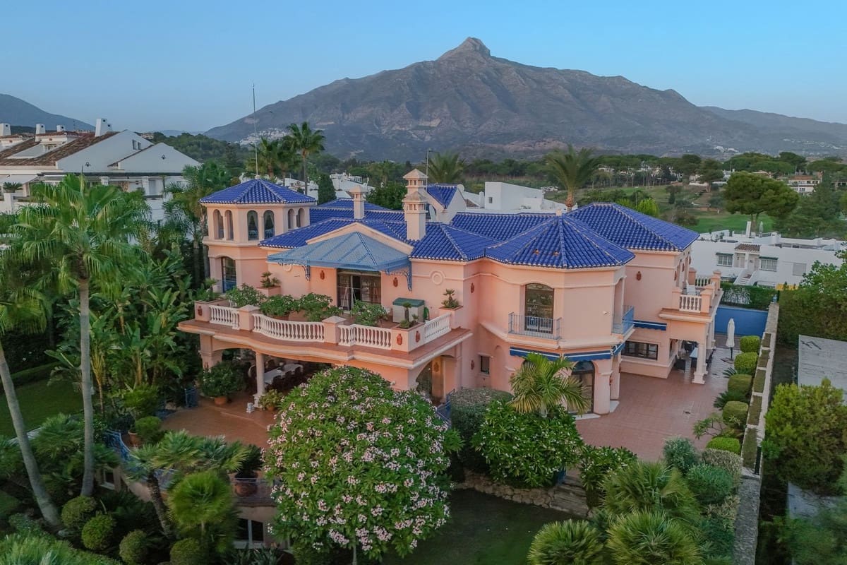 6 bedroom Villa for sale in Nueva Andalucia with pool garage - € 7,500,000 (Ref: 9707796)
