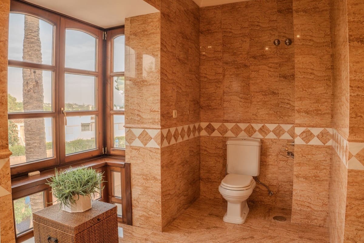 6 bedroom Villa for sale in Nueva Andalucia with pool garage - € 7,500,000 (Ref: 9707796)