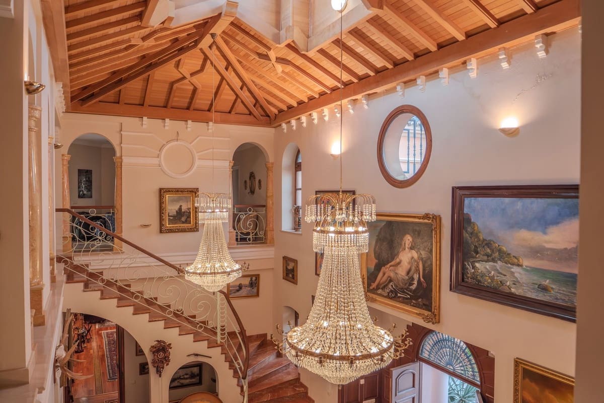 6 bedroom Villa for sale in Nueva Andalucia with pool garage - € 7,500,000 (Ref: 9707796)