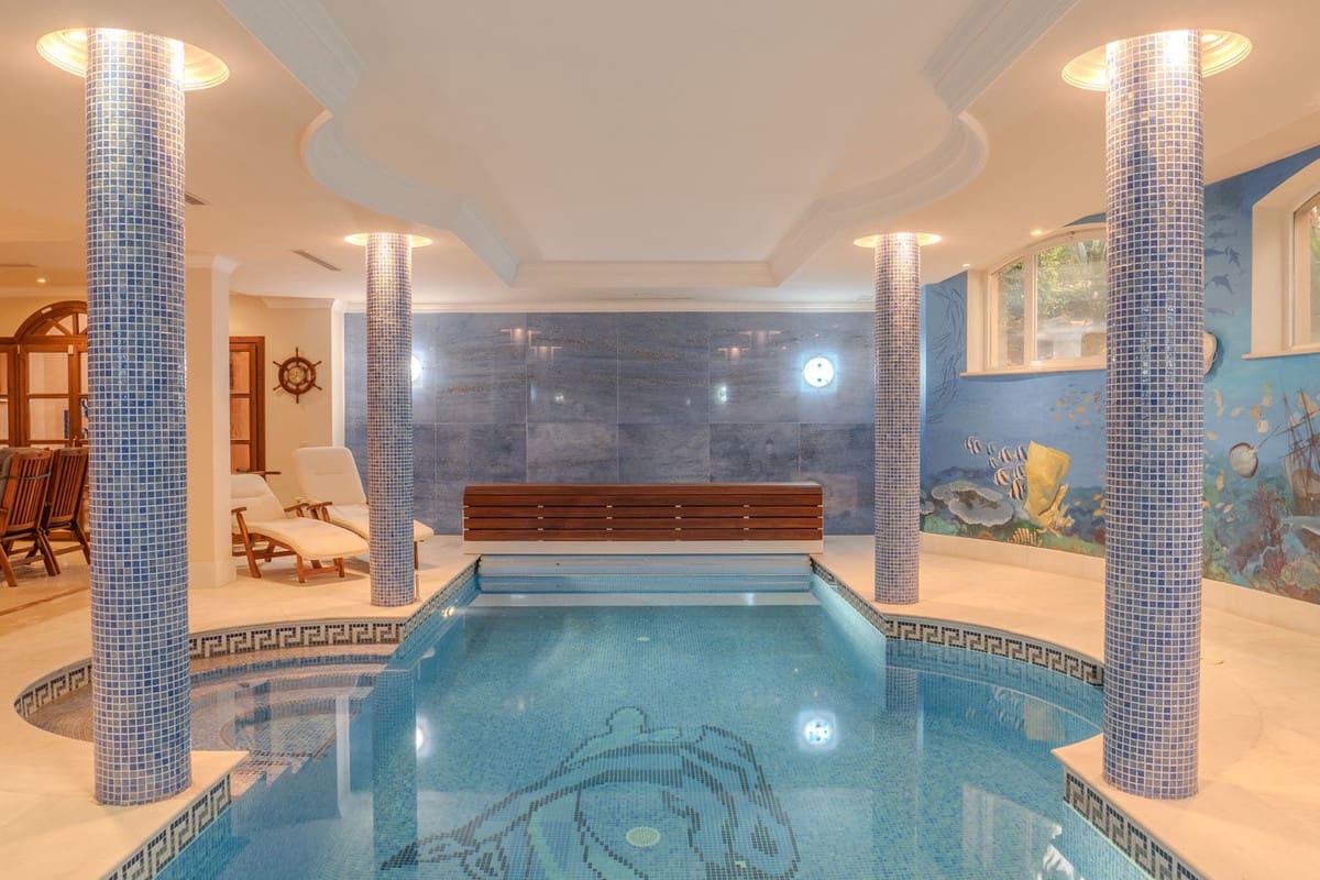 6 bedroom Villa for sale in Nueva Andalucia with pool garage - € 7,500,000 (Ref: 9707796)