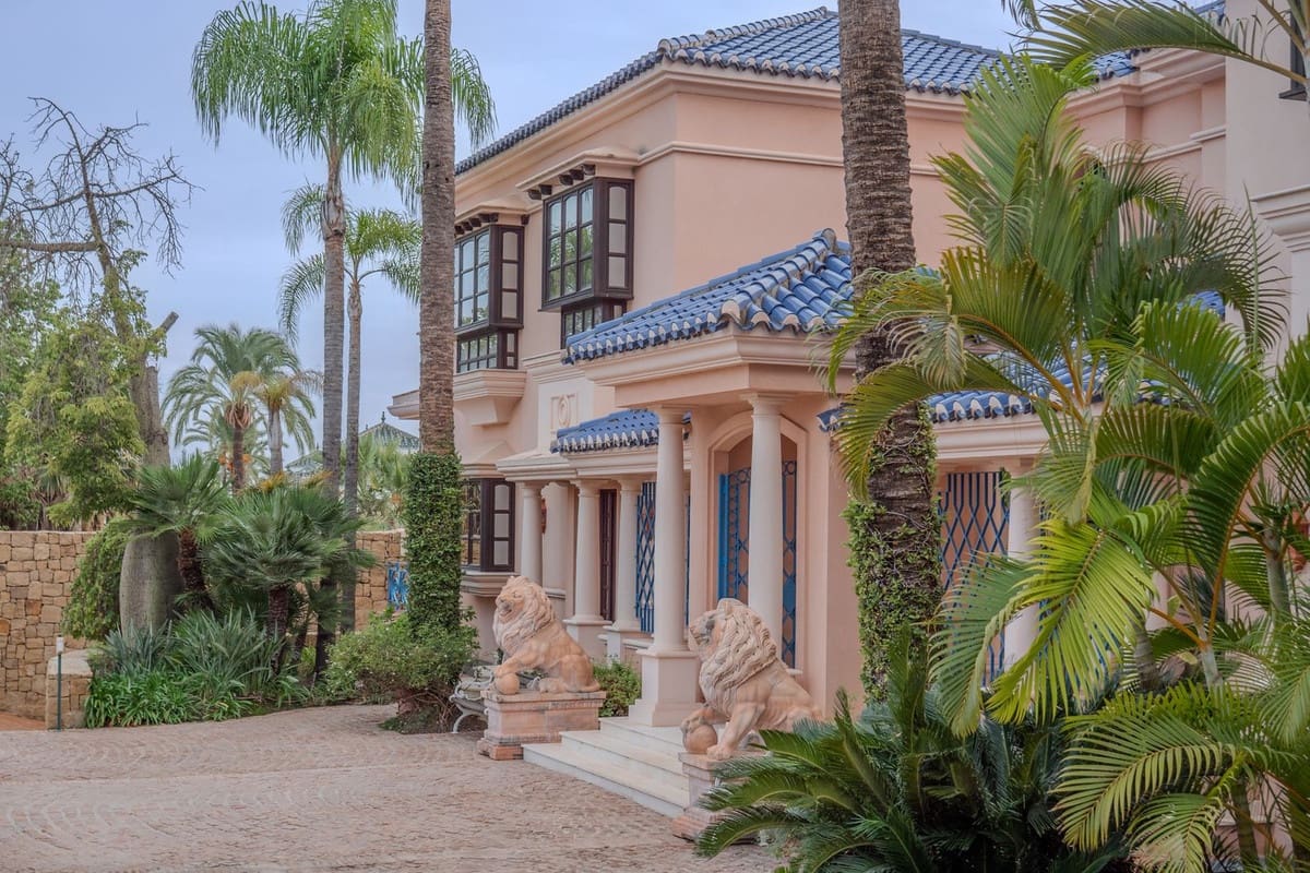 6 bedroom Villa for sale in Nueva Andalucia with pool garage - € 7,500,000 (Ref: 9707796)