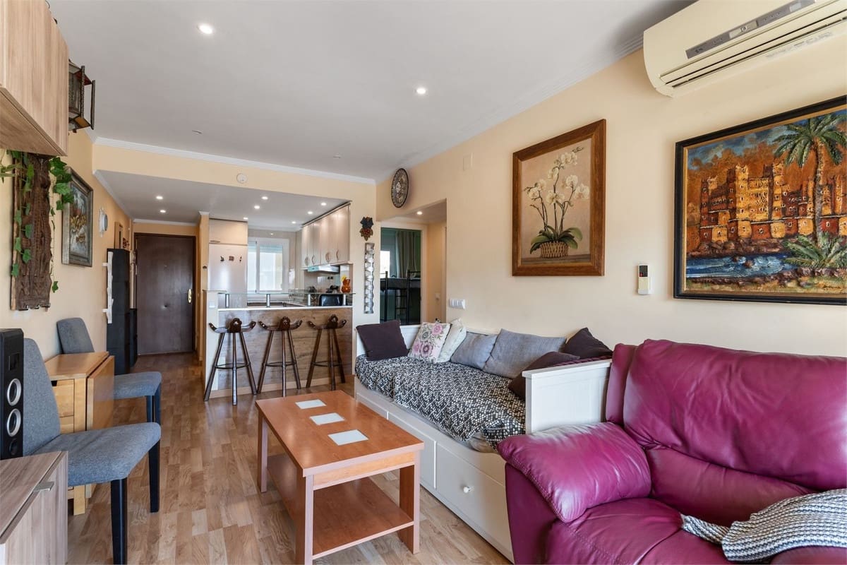 2 bedroom Apartment for sale in Benalmadena with pool - € 269,000 (Ref: 9708040)