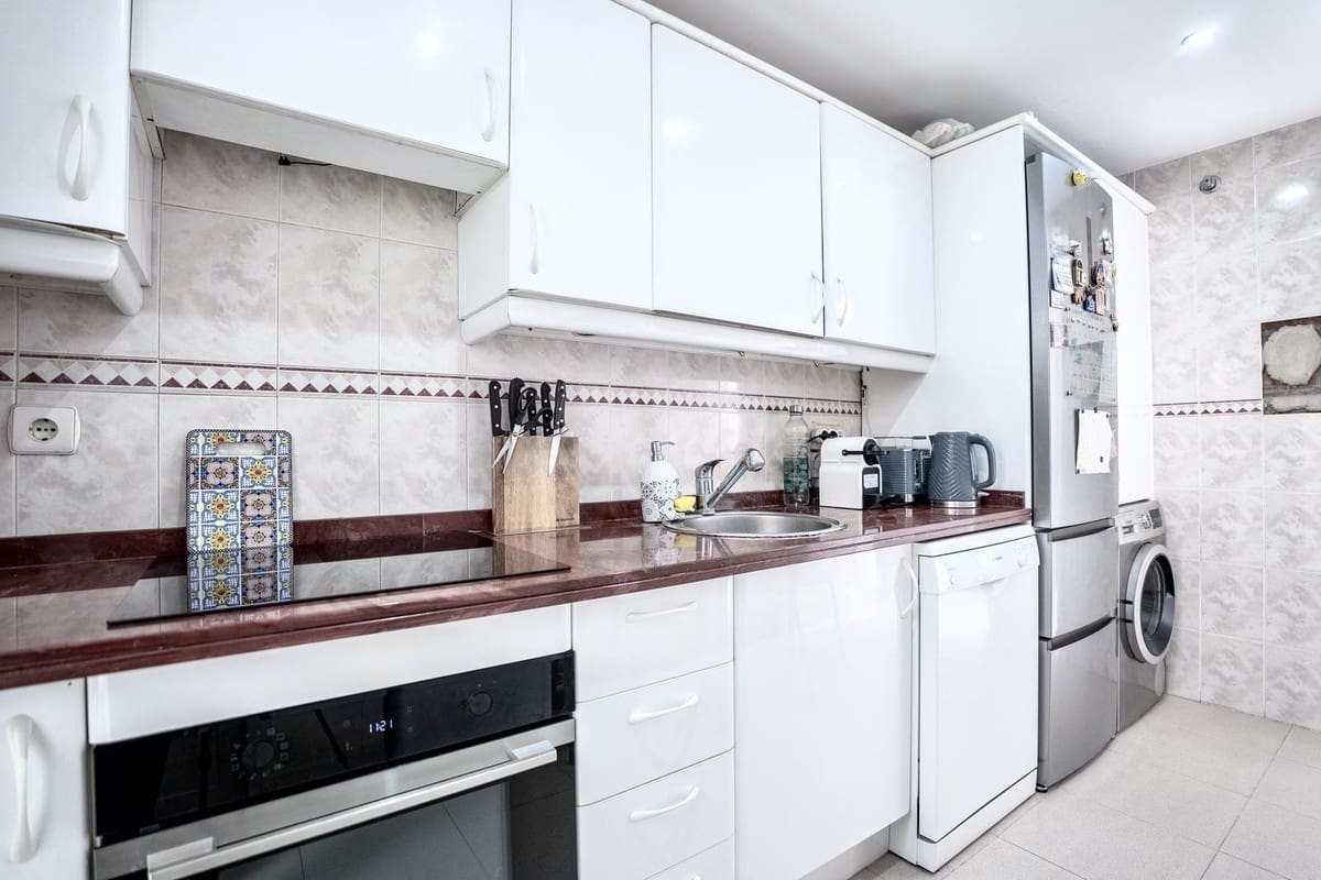 2 bedroom Apartment for sale in Nueva Andalucia with pool - € 470,000 (Ref: 9708043)