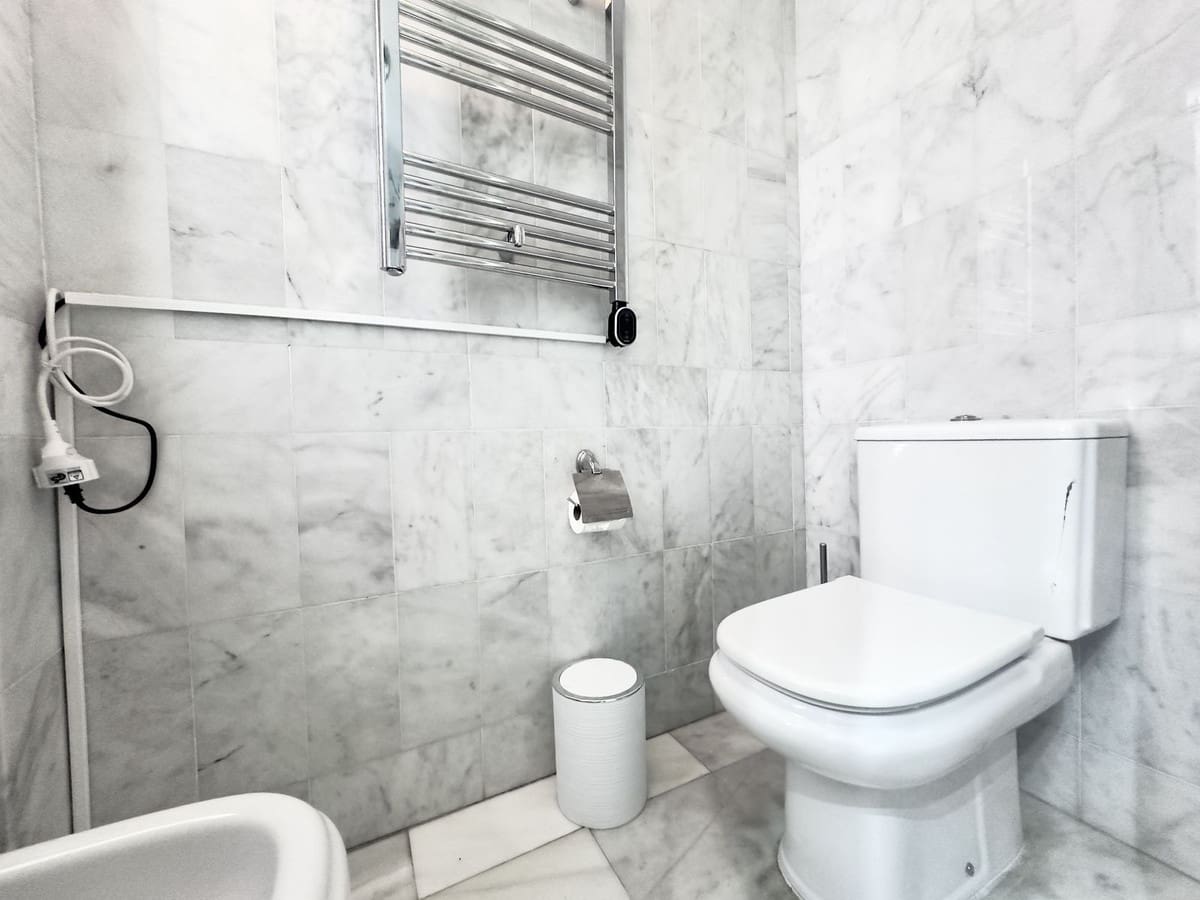 2 bedroom Apartment for sale in Nueva Andalucia with pool - € 470,000 (Ref: 9708043)