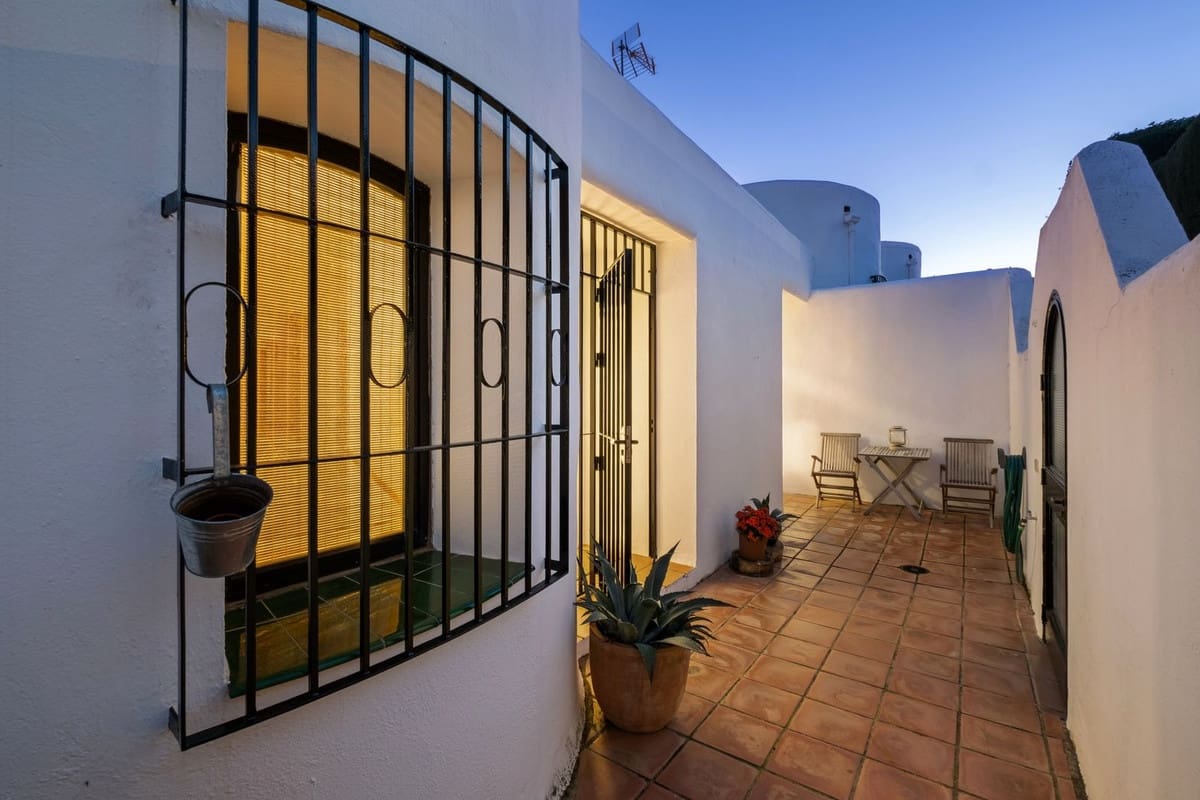 2 bedroom Townhouse for sale in Artola with pool - € 450,000 (Ref: 9708174)