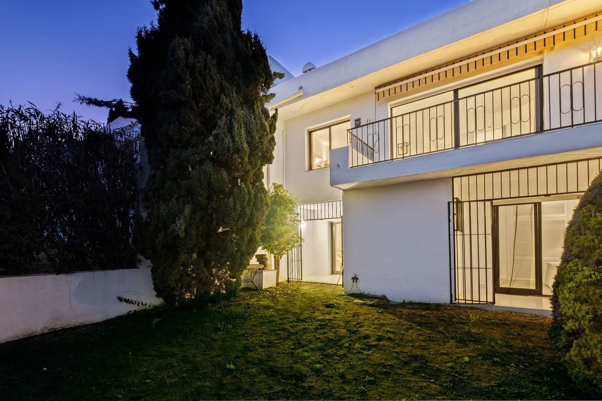 2 bedroom Townhouse for sale in Artola with pool - € 450,000 (Ref: 9708174)