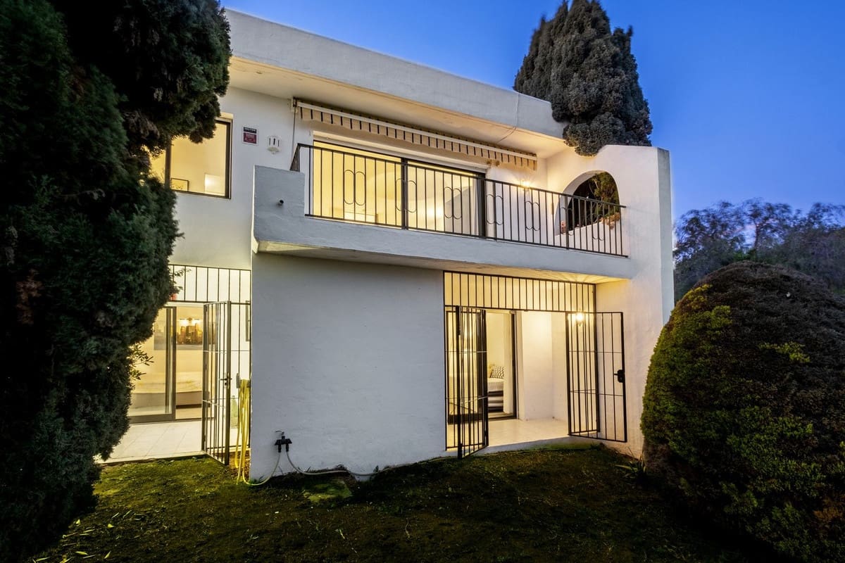 2 bedroom Townhouse for sale in Artola with pool - € 450,000 (Ref: 9708174)