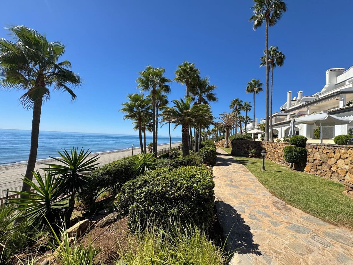 3 sovrum Takvåning till salu i Estepona med pool garage - 1 995 000 € (Ref: 9709020)