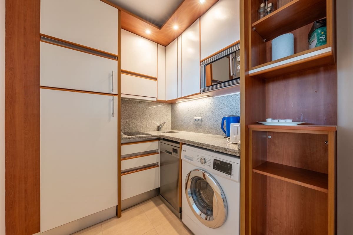 2 bedroom Apartment for sale in Marbella with pool garage - € 890,000 (Ref: 9709024)
