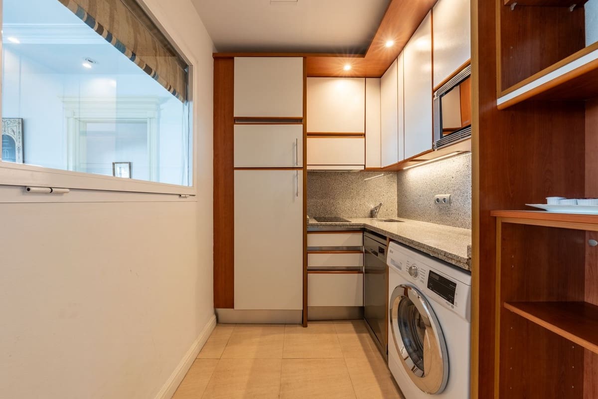 2 bedroom Apartment for sale in Marbella with pool garage - € 890,000 (Ref: 9709024)