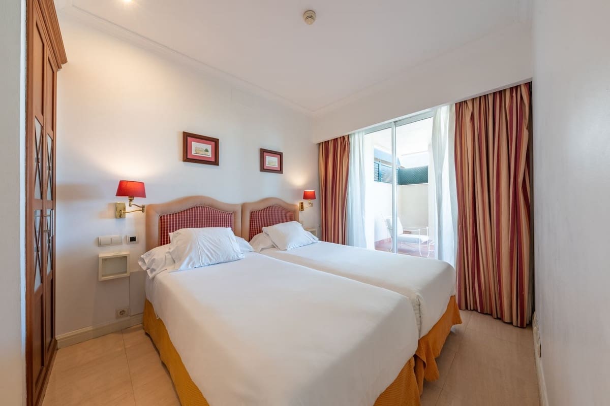 2 bedroom Apartment for sale in Marbella with pool garage - € 890,000 (Ref: 9709024)