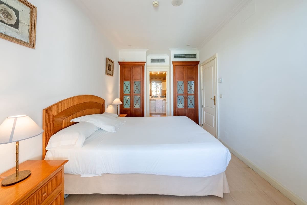 2 bedroom Apartment for sale in Marbella with pool garage - € 890,000 (Ref: 9709024)