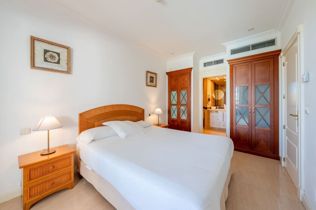 2 bedroom Apartment for sale in Marbella with pool garage - € 890,000 (Ref: 9709024)
