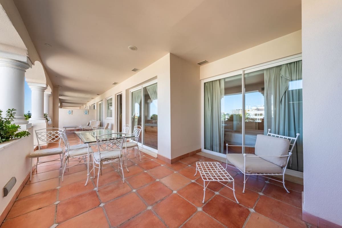 2 bedroom Apartment for sale in Marbella with pool garage - € 890,000 (Ref: 9709024)