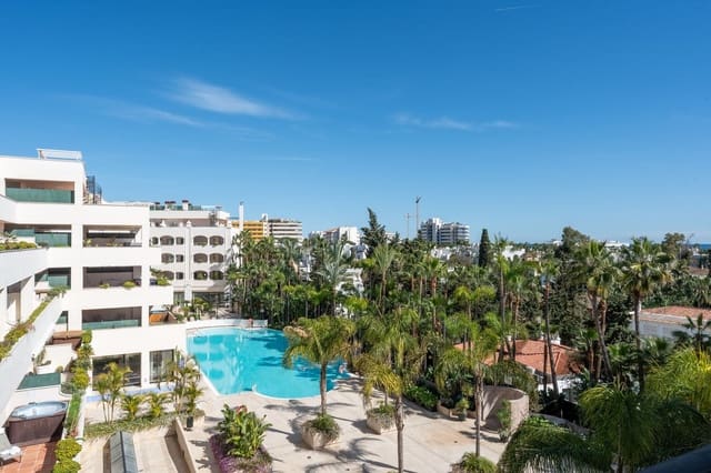2 bedroom Apartment for sale in Marbella with pool garage - € 890,000 (Ref: 9709024)