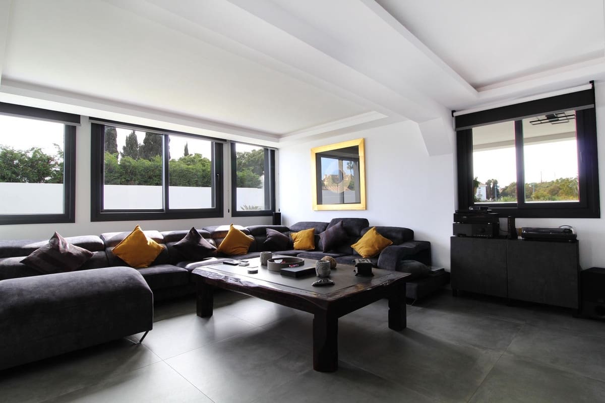 3 sypialnia Willa na sprzedaż w San Pedro de Alcantara z basenem garażem - 1 925 000 € (Ref: 9709025)