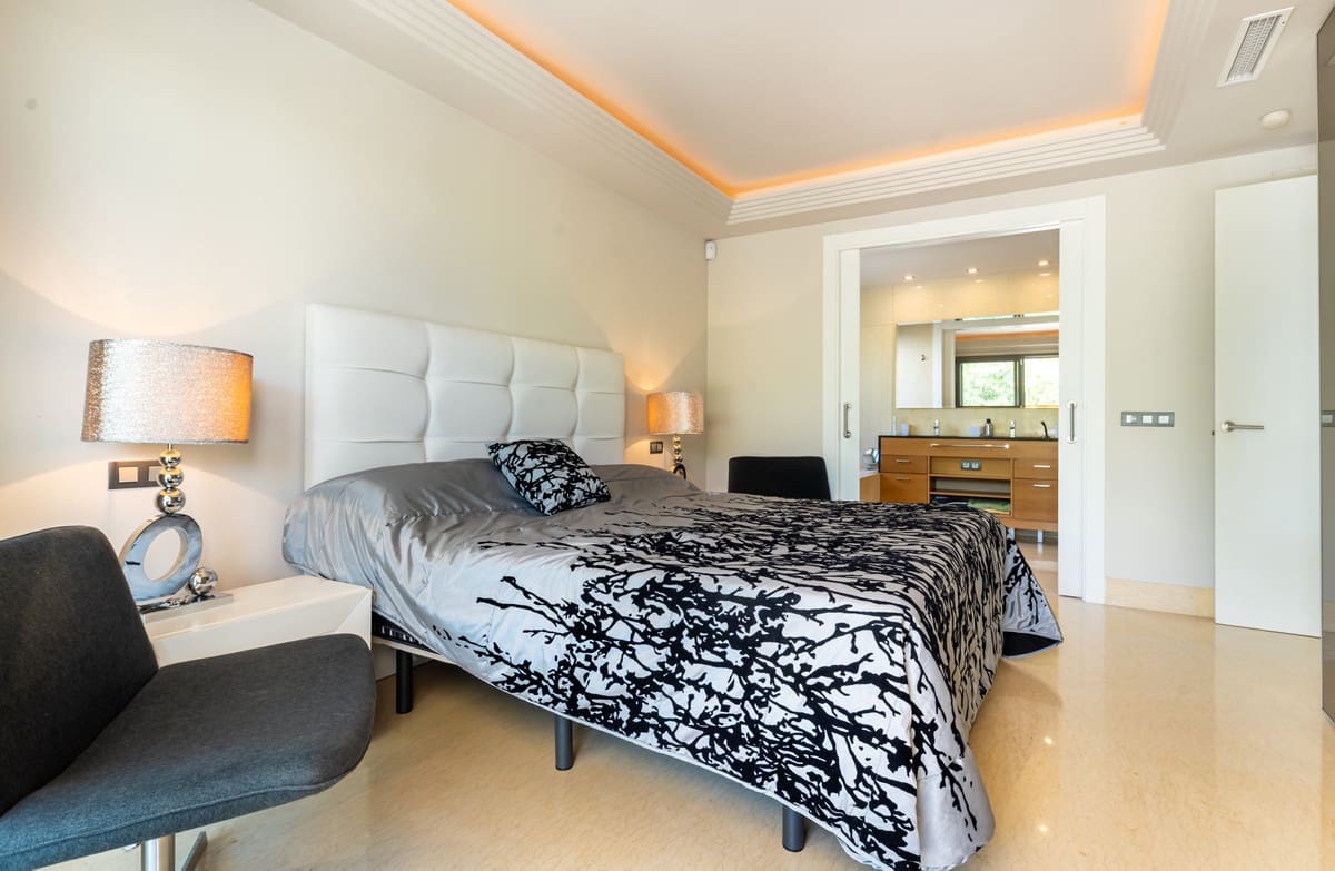 3 bedroom Apartment for sale in Benahavis with pool garage - € 780,000 (Ref: 9714040)