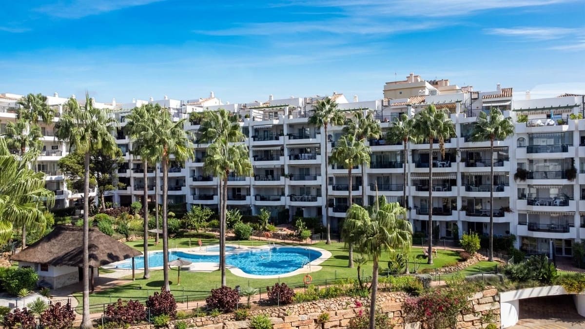 1 sypialnia Apartament na sprzedaż w Calahonda z basenem garażem - 362 500 € (Ref: 9714044)