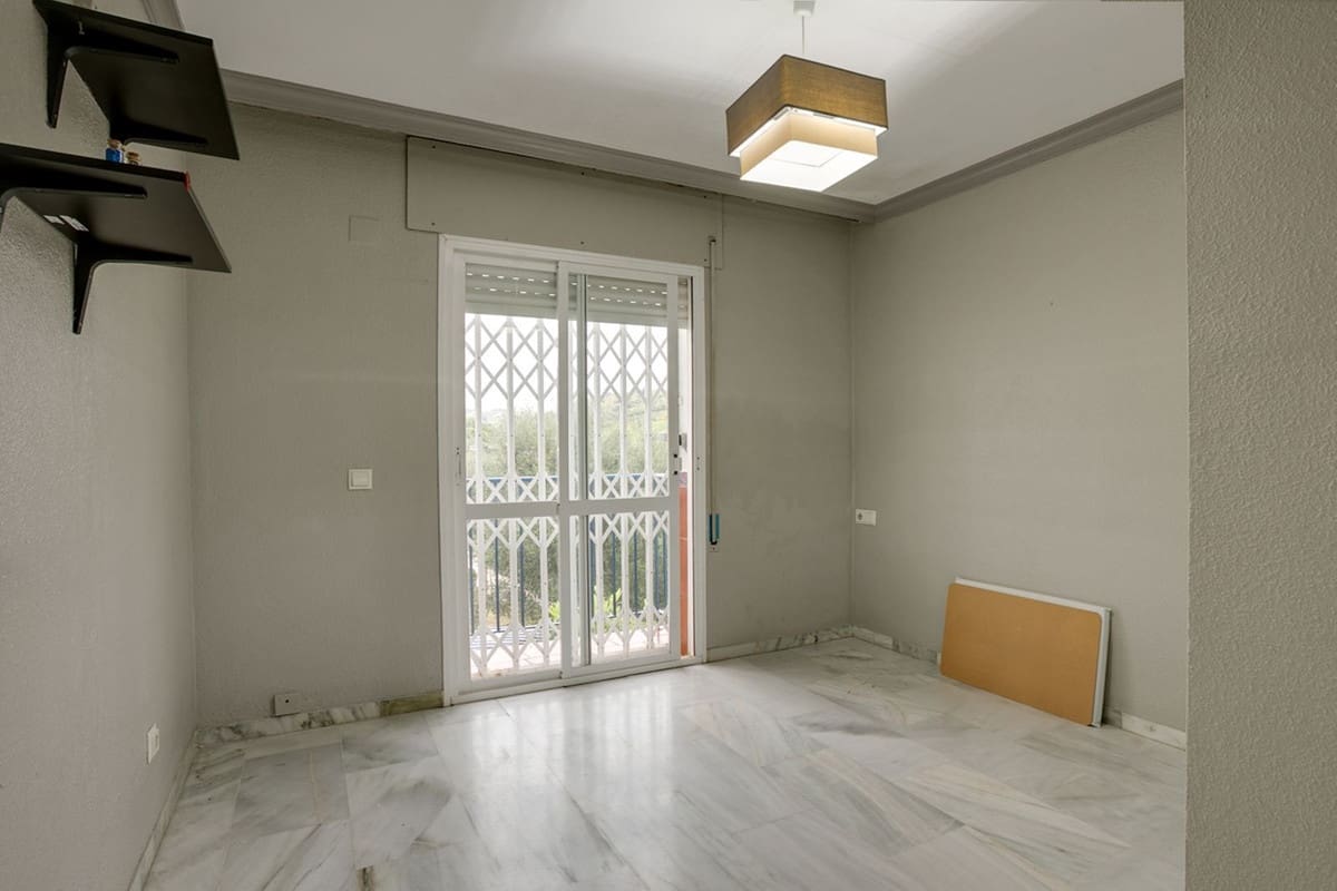 3 soverom Hus til salgs i Estepona med svømmebasseng garasje - € 665 000 (Ref: 9714094)