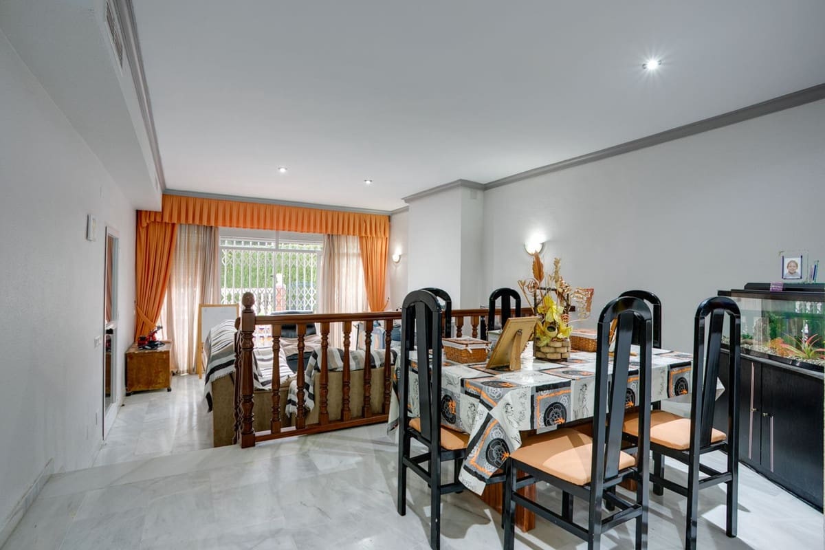 3 soverom Hus til salgs i Estepona med svømmebasseng garasje - € 665 000 (Ref: 9714094)