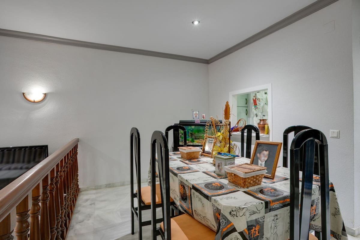 3 soverom Hus til salgs i Estepona med svømmebasseng garasje - € 665 000 (Ref: 9714094)