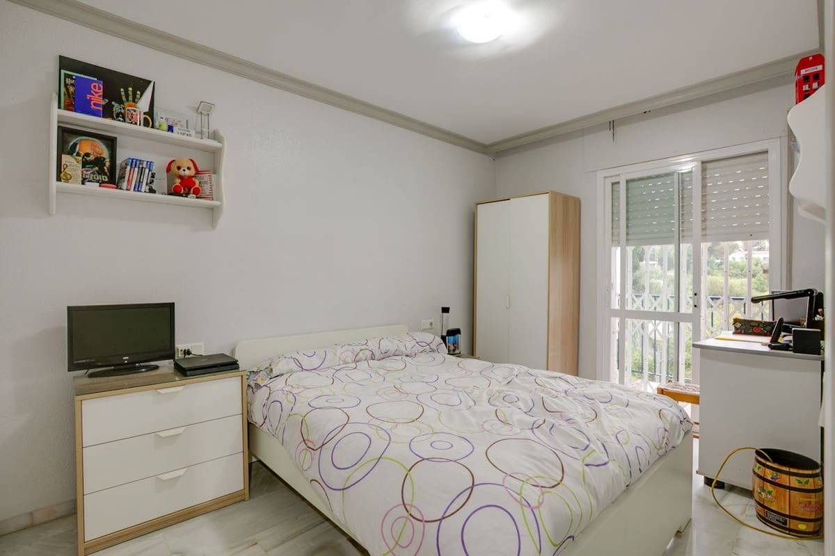 3 soverom Hus til salgs i Estepona med svømmebasseng garasje - € 665 000 (Ref: 9714094)