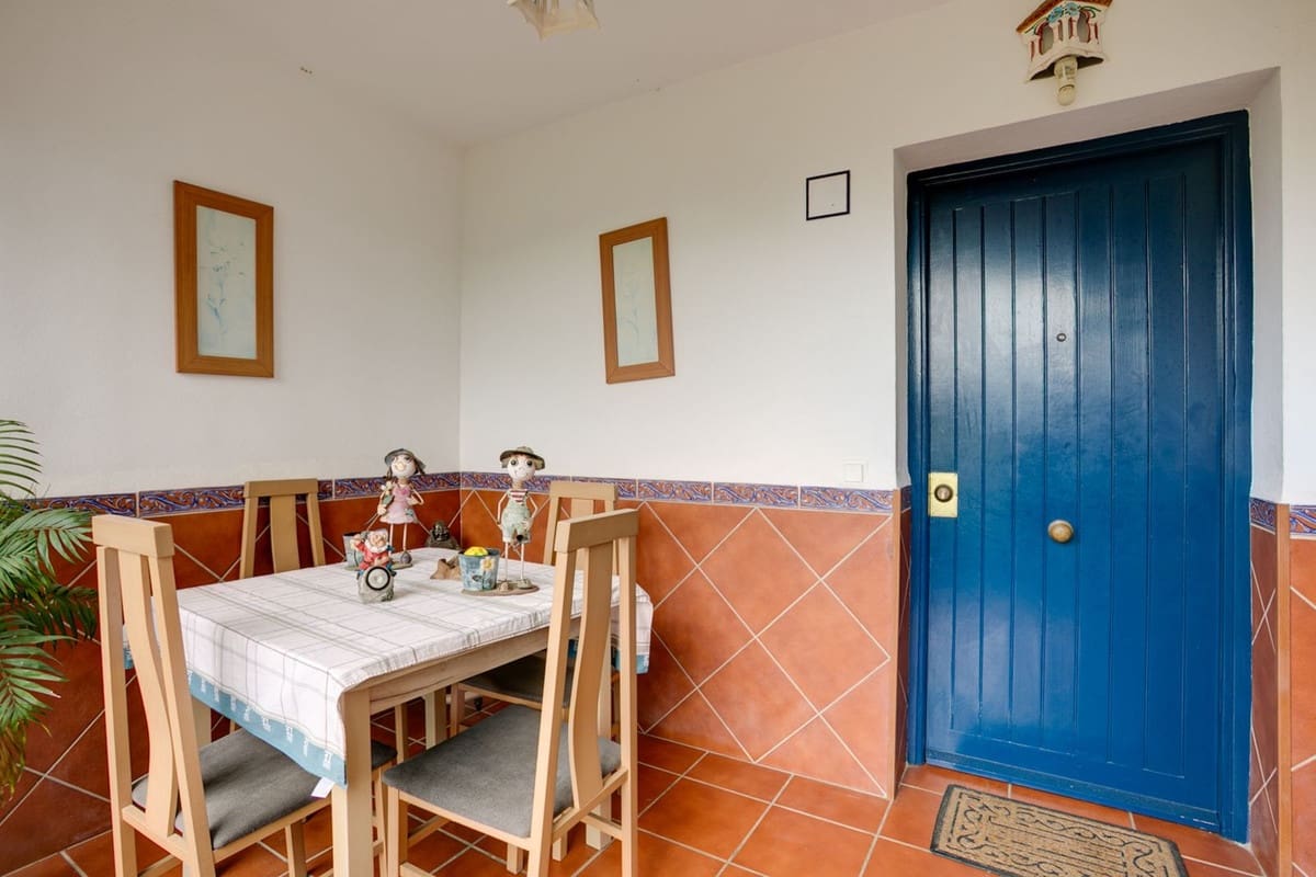 3 soverom Hus til salgs i Estepona med svømmebasseng garasje - € 665 000 (Ref: 9714094)