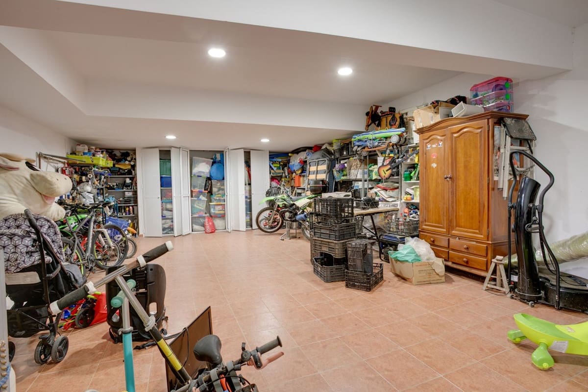 3 soverom Hus til salgs i Estepona med svømmebasseng garasje - € 665 000 (Ref: 9714094)