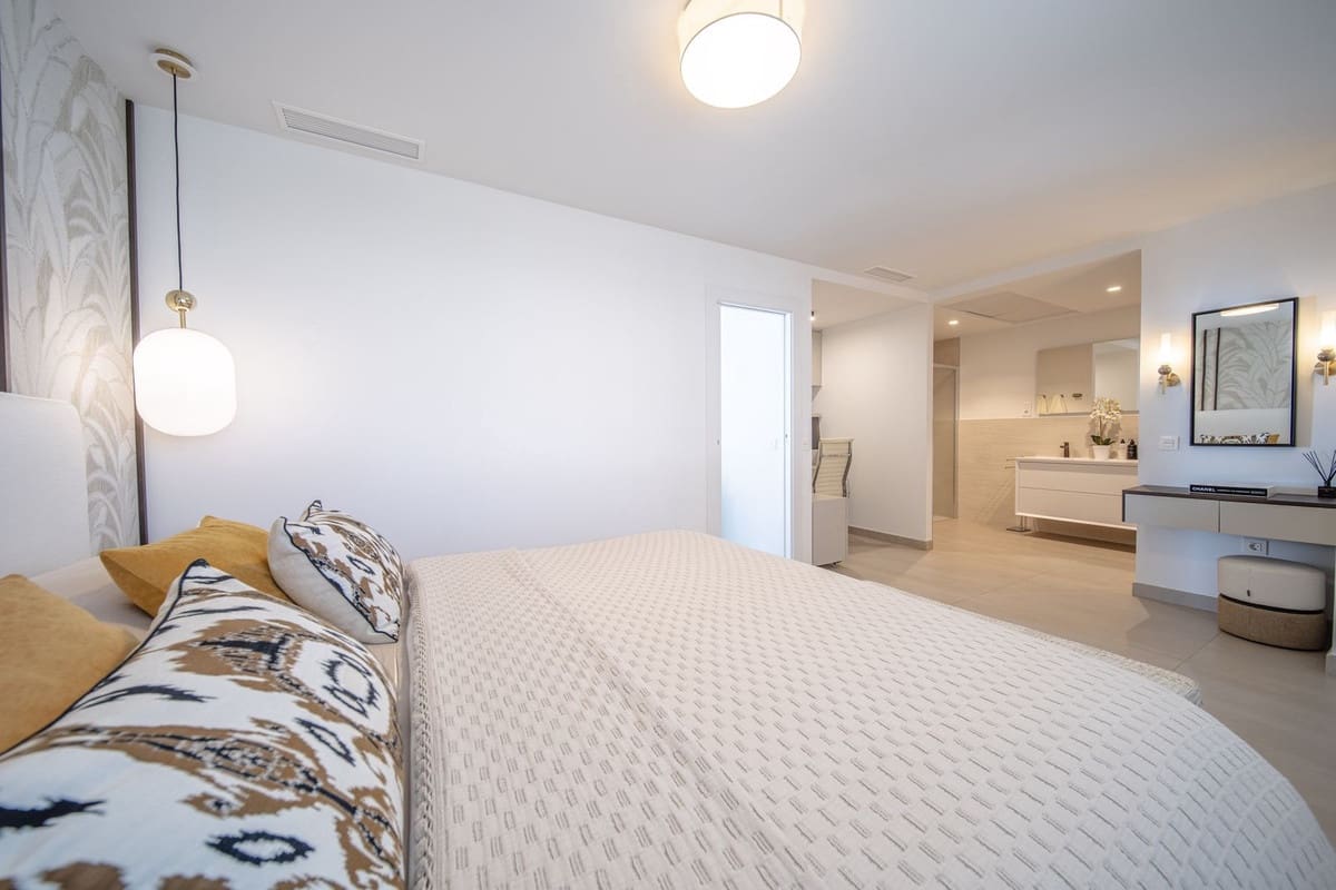 4 bedroom Apartment for sale in Carvajal with pool garage - € 1,850,000 (Ref: 9714098)