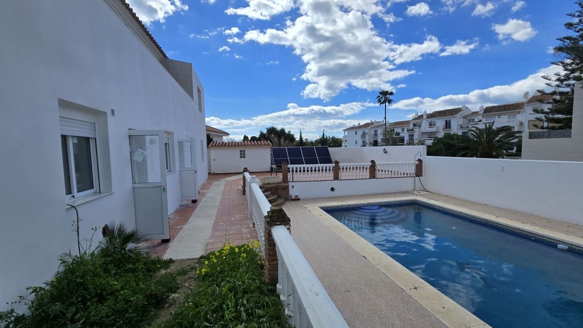 8 Zimmer Villa zu verkaufen in Riviera del Sol mit Pool Garage - 1.750.000 € (Ref: 9714107)