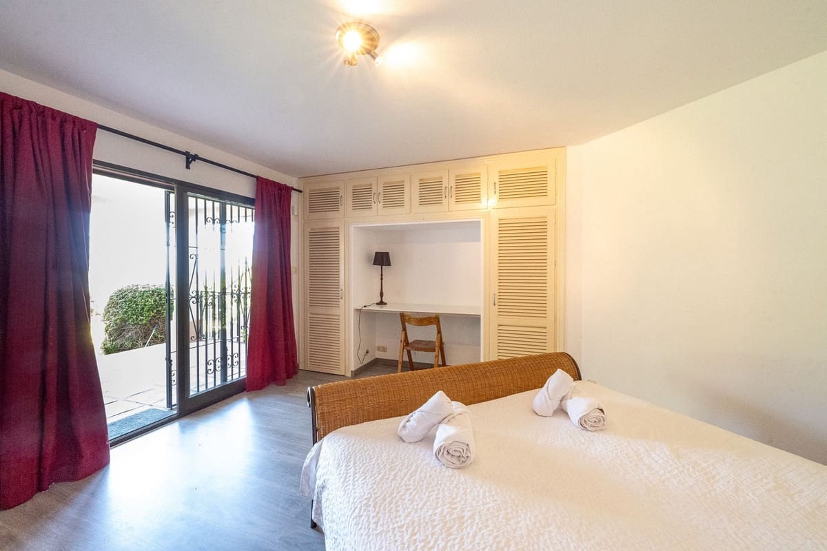 5 sypialnia Willa na sprzedaż w Marbella z basenem garażem - 2 950 000 € (Ref: 9714125)