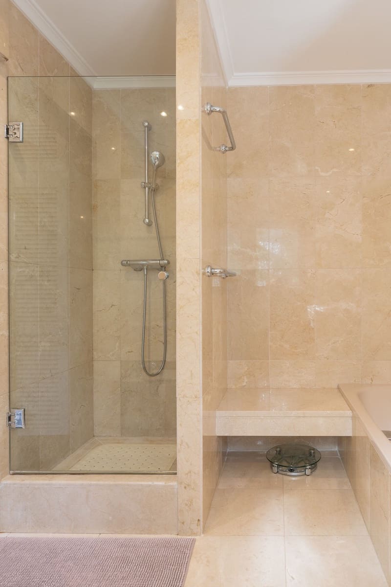 5 sypialnia Willa na sprzedaż w Marbella z basenem garażem - 2 950 000 € (Ref: 9714125)