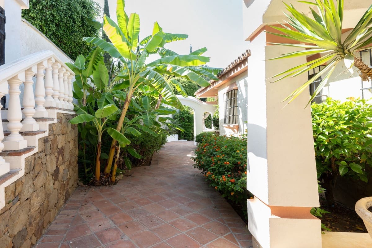 5 sypialnia Willa na sprzedaż w Marbella z basenem garażem - 2 950 000 € (Ref: 9714125)