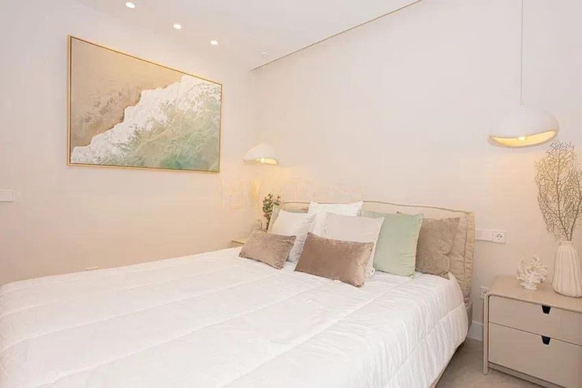 4 bedroom Penthouse for sale in Nueva Andalucia with pool garage - € 1,195,000 (Ref: 9714149)