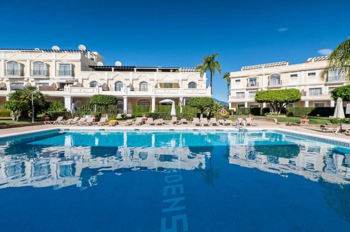 4 bedroom Penthouse for sale in Nueva Andalucia with pool garage - € 1,195,000 (Ref: 9714149)