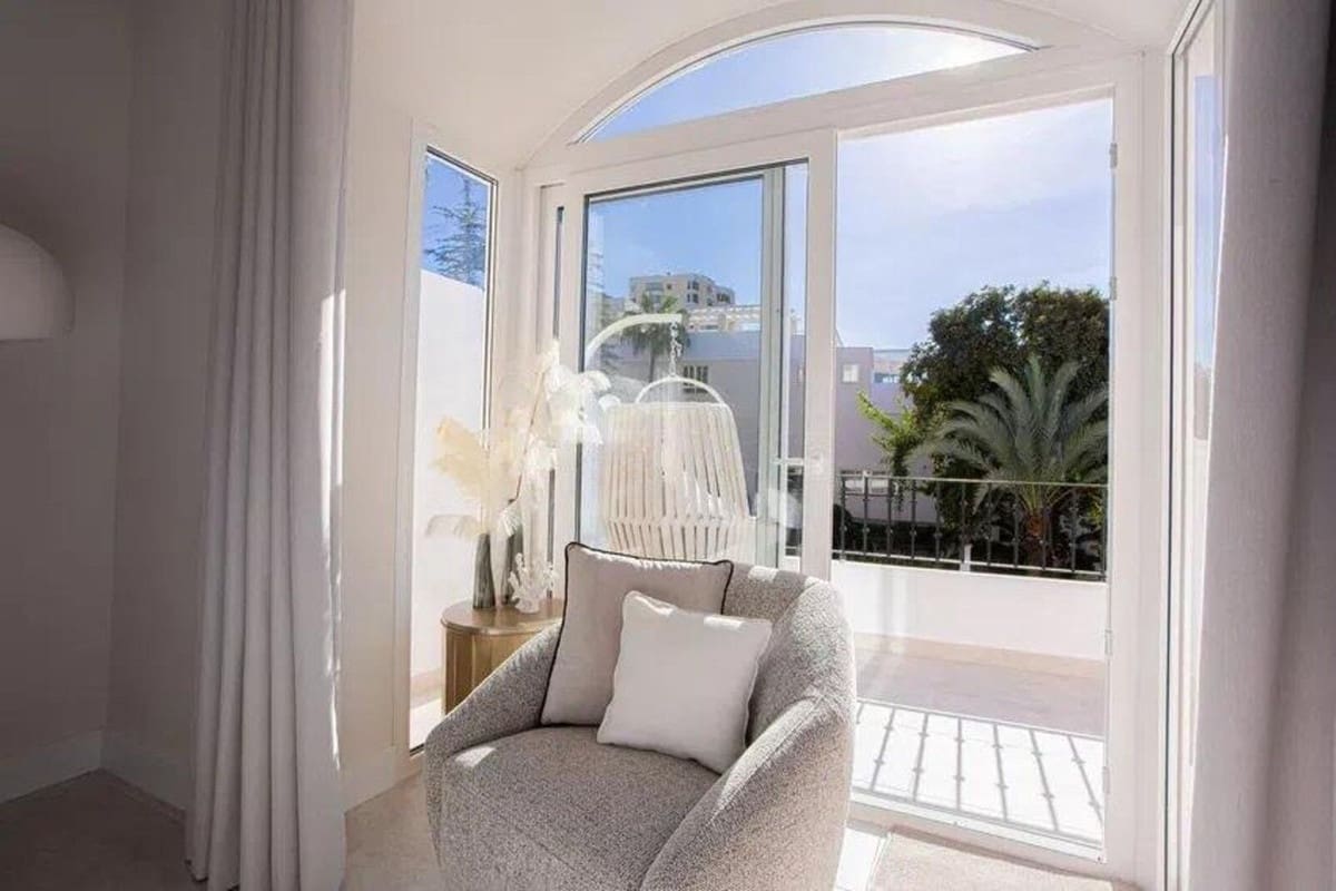 4 bedroom Penthouse for sale in Nueva Andalucia with pool garage - € 1,195,000 (Ref: 9714149)