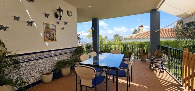 3 bedroom Villa for sale in Alhaurín de la Torre with pool garage - € 825,000 (Ref: 9716579)