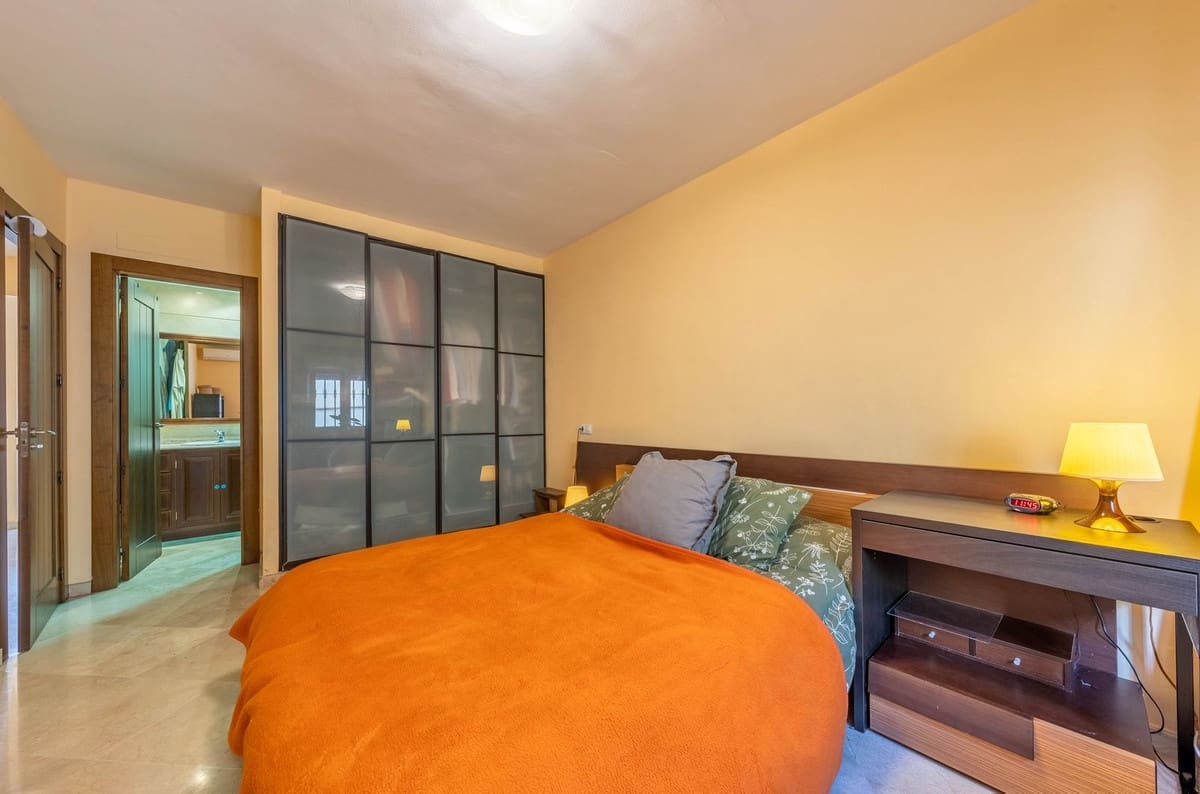 2 camera da letto Appartamento in vendita in Aloha Golf con piscina garage - 419.000 € (Rif: 9716583)