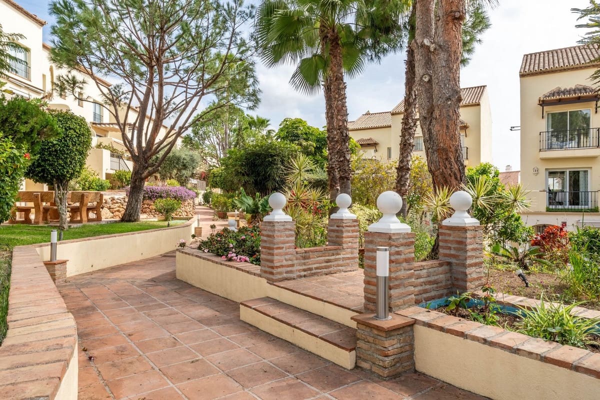 2 camera da letto Appartamento in vendita in Aloha Golf con piscina garage - 419.000 € (Rif: 9716583)