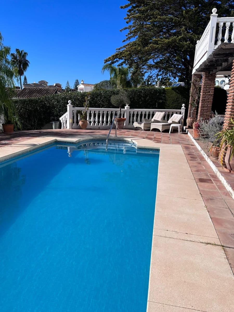 4 Zimmer Villa zu verkaufen in Riviera del Sol mit Pool Garage - 795.000 € (Ref: 9716585)