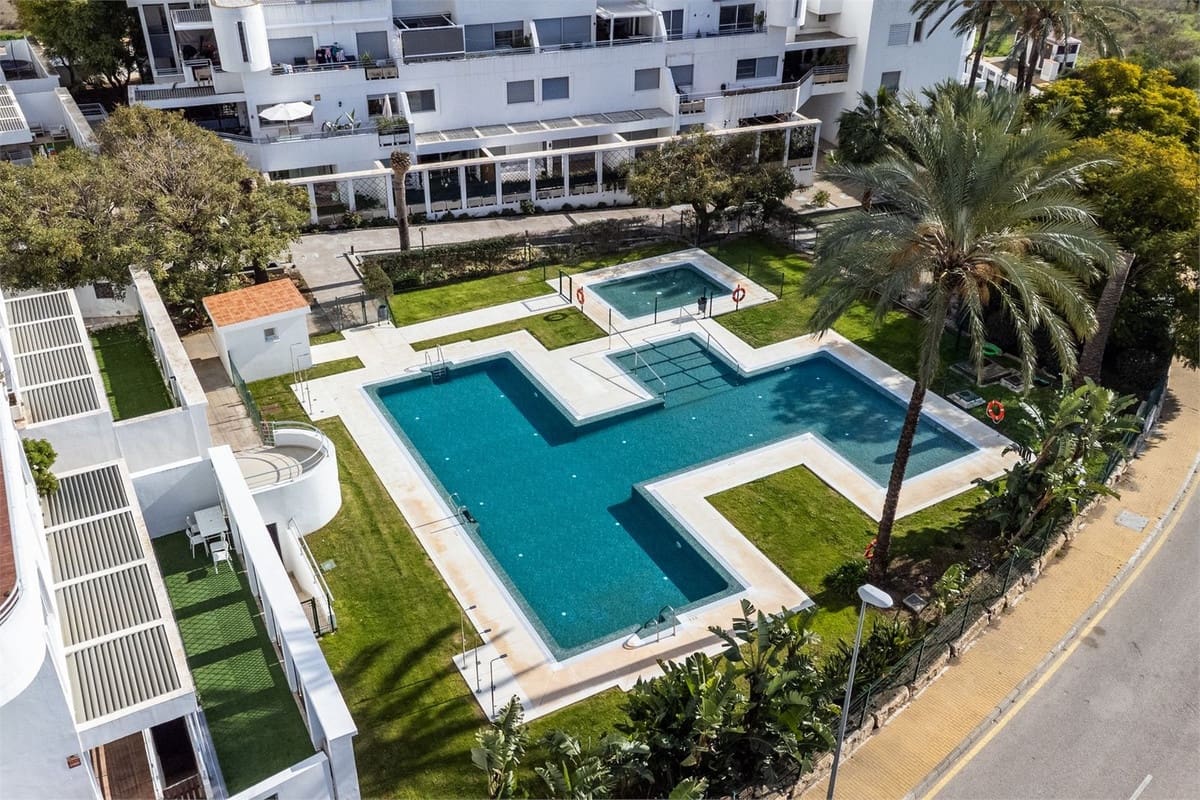2 bedroom Penthouse for sale in La Cala de Mijas with pool garage - € 359,000 (Ref: 9716586)