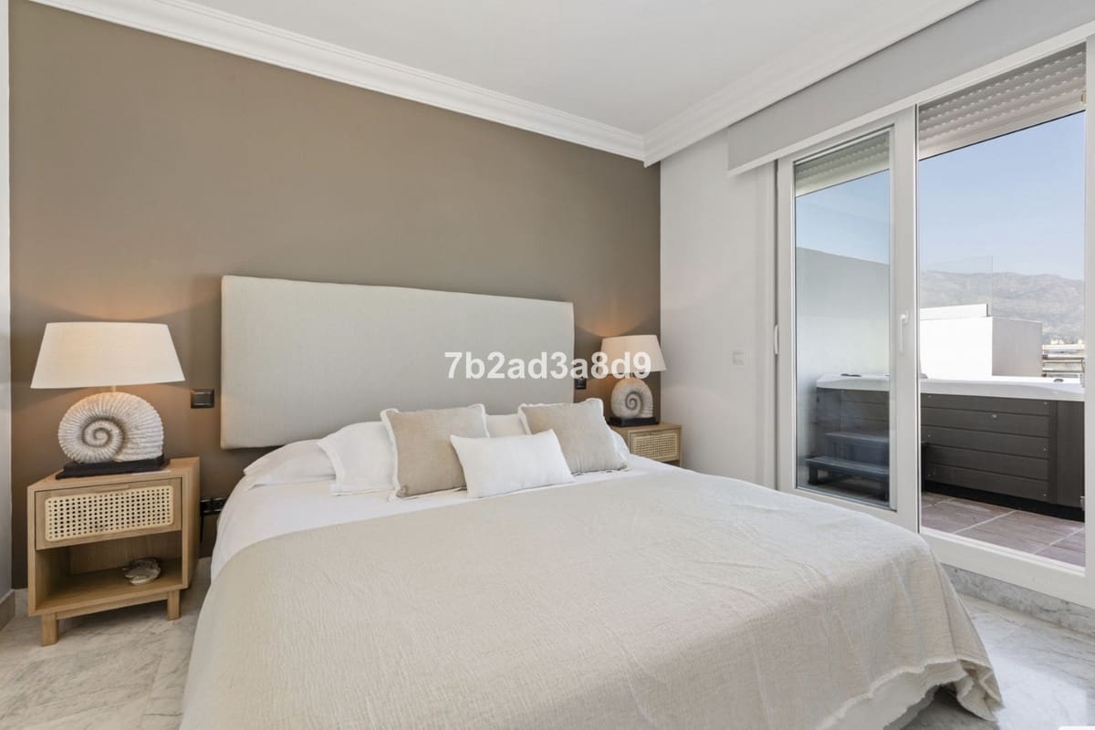 3 slaapkamer Penthouse te koop in Puerto Banus met garage - € 2.300.000 (Ref: 9716590)