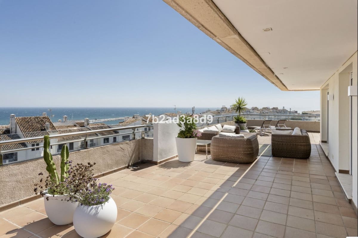 3 slaapkamer Penthouse te koop in Puerto Banus met garage - € 2.300.000 (Ref: 9716590)