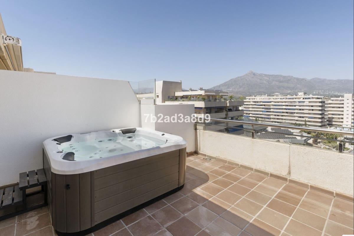 3 slaapkamer Penthouse te koop in Puerto Banus met garage - € 2.300.000 (Ref: 9716590)