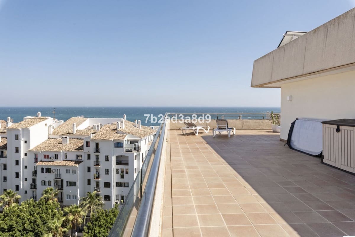 3 slaapkamer Penthouse te koop in Puerto Banus met garage - € 2.300.000 (Ref: 9716590)