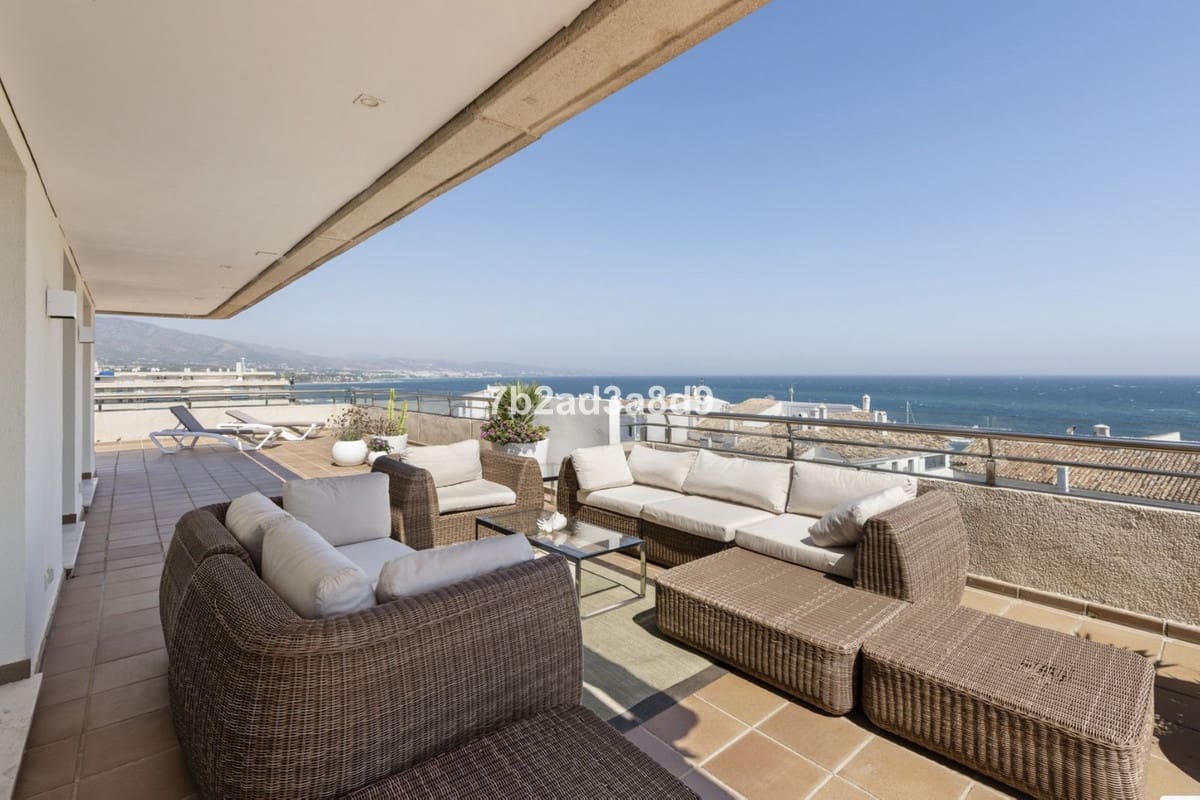 3 slaapkamer Penthouse te koop in Puerto Banus met garage - € 2.300.000 (Ref: 9716590)