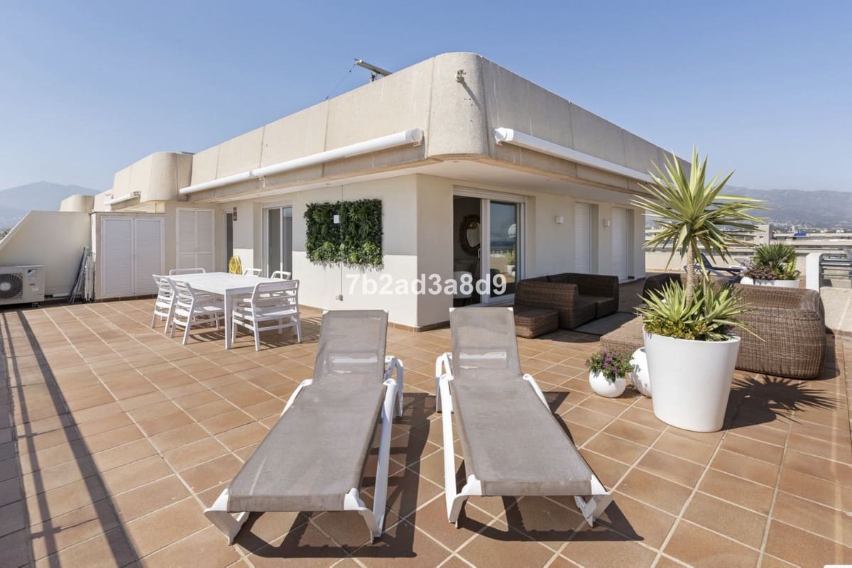 3 slaapkamer Penthouse te koop in Puerto Banus met garage - € 2.300.000 (Ref: 9716590)