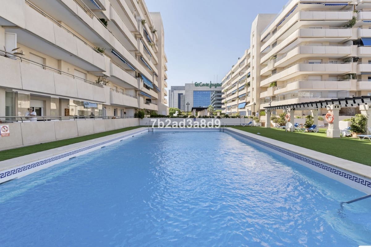 3 slaapkamer Penthouse te koop in Puerto Banus met garage - € 2.300.000 (Ref: 9716590)